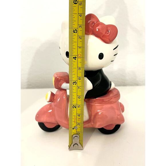 Hello Kitty Riding Scooter FIGURINE by Blue Sky Clayworks 6 X4- Collectible - Picture 4 of 5